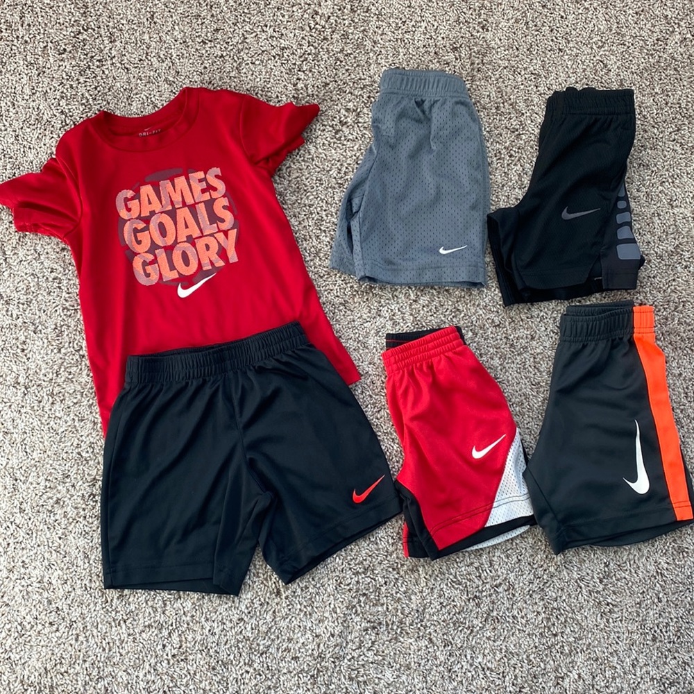 4 pairs of Nike shorts